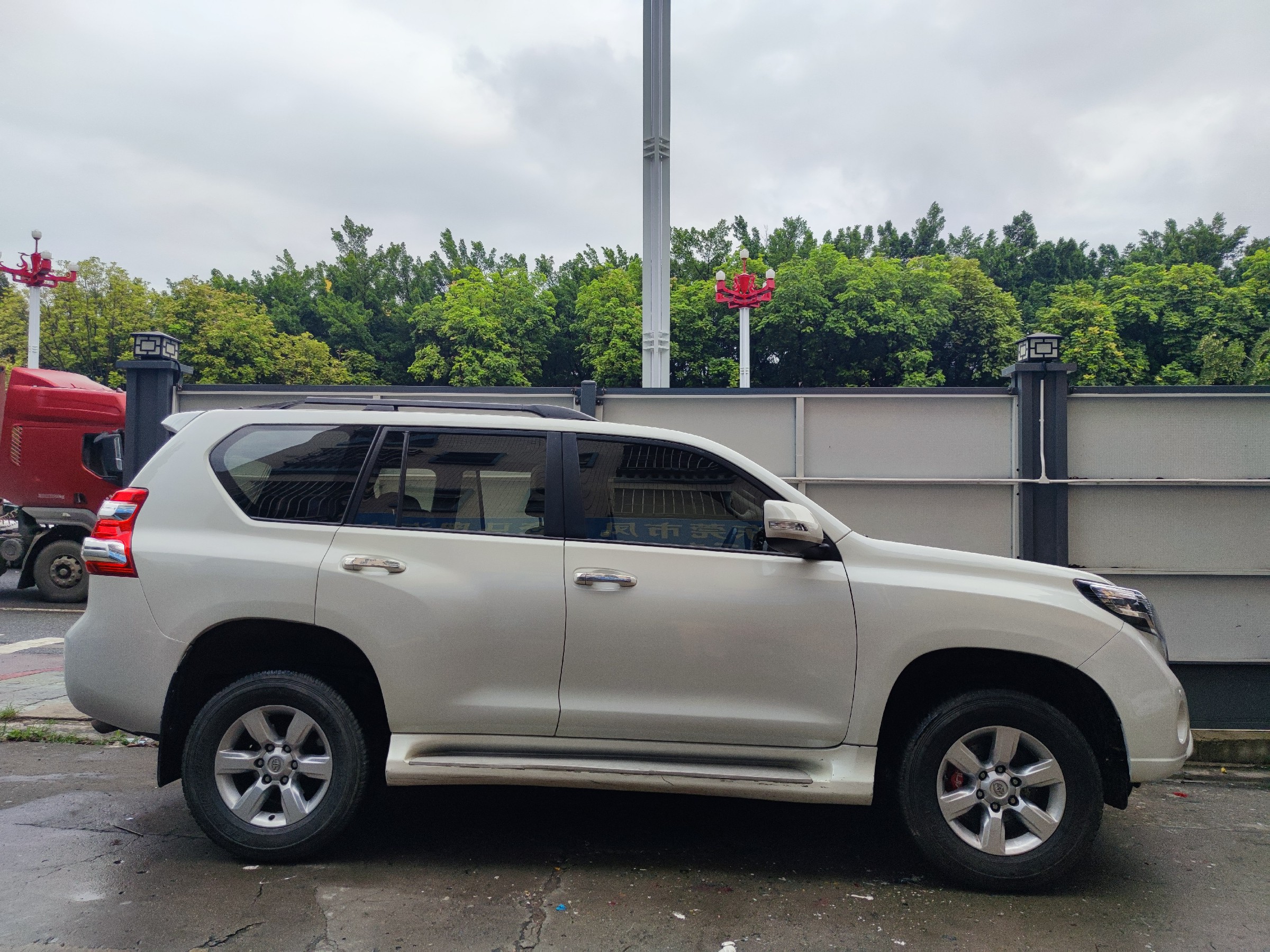 改裝日記丨一車(chē)傳三代！豐田普拉多 剎車(chē)改裝升級(jí)VINIC RT6 大六活塞套裝